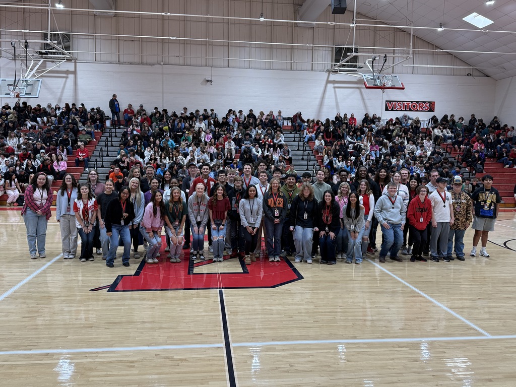 group photo of students and staff that were recognized 
