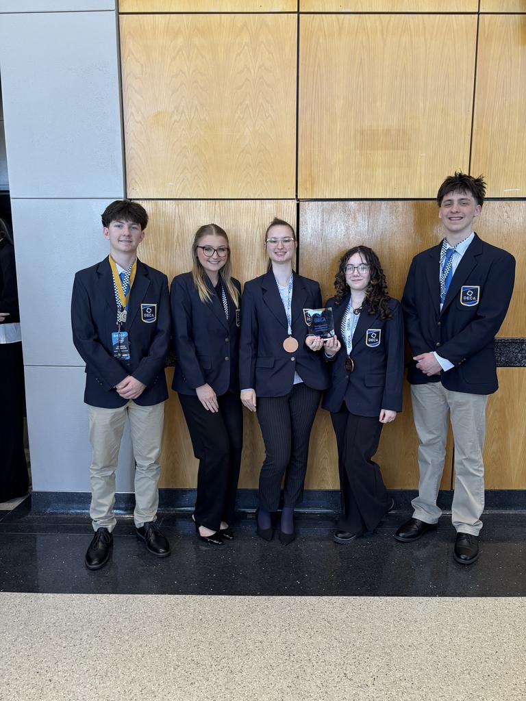 DECA STUDENTS