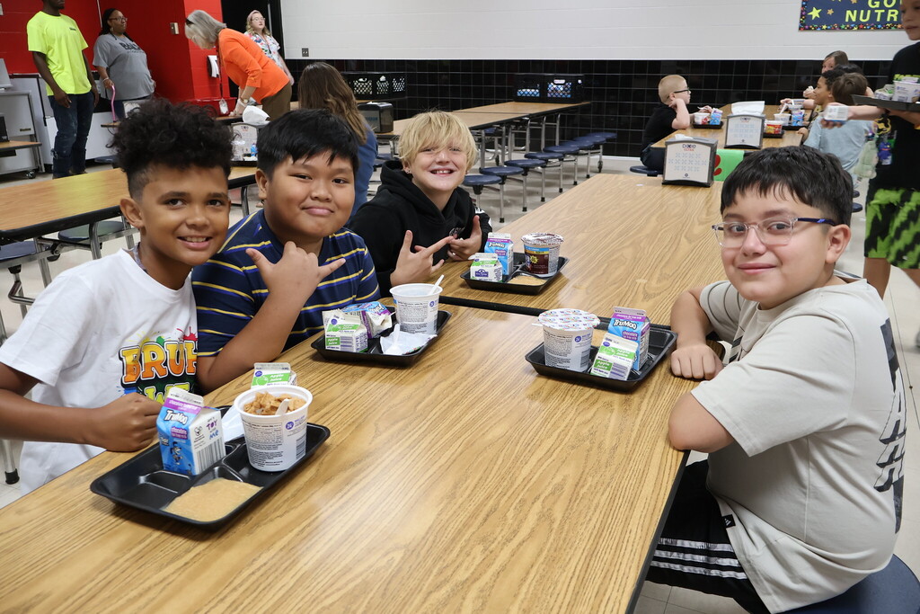 students at breakfast