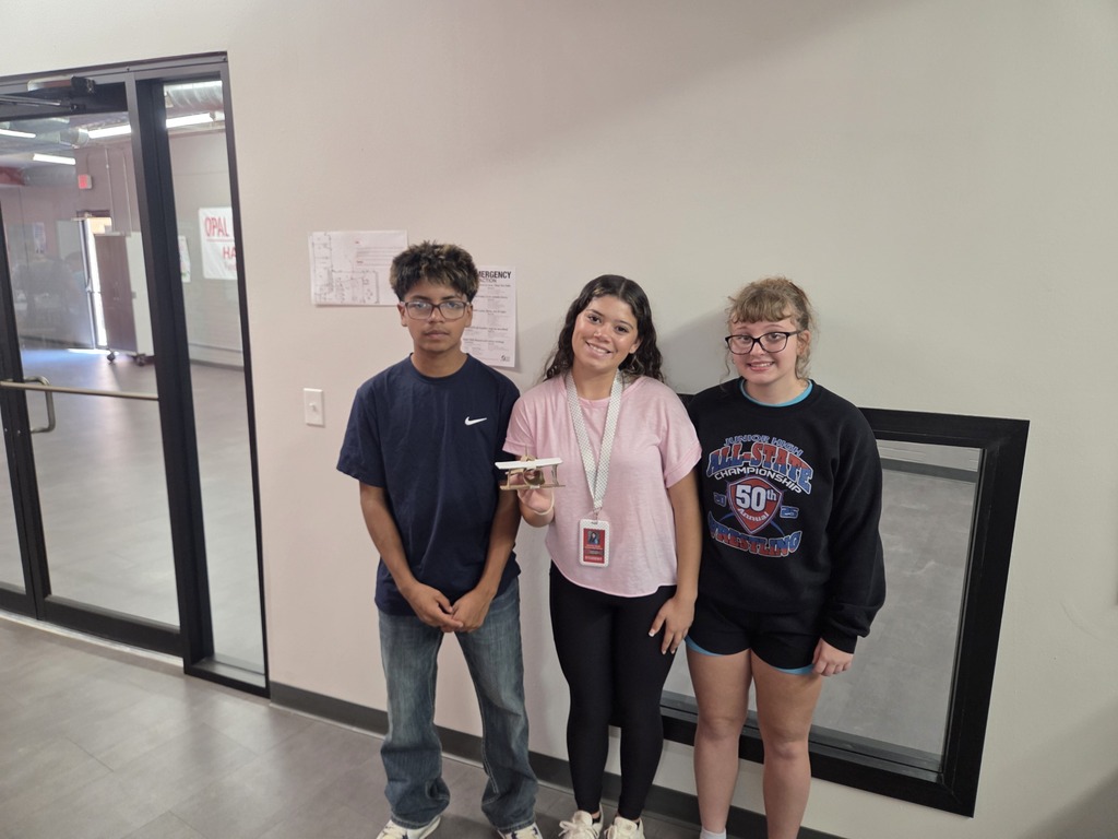 students smiling - finished product - aviation class