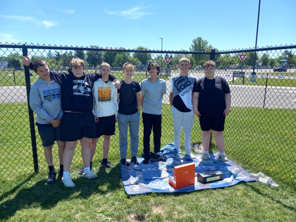 Students testing out their solar ovens at the solar cookout.