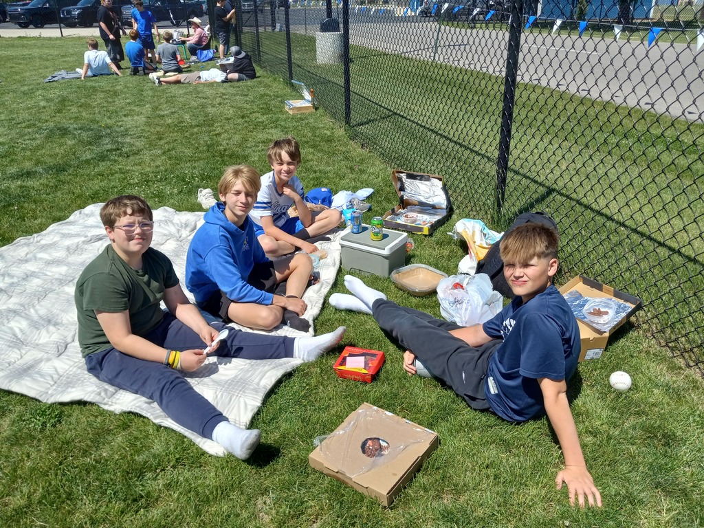 Students testing out their solar ovens at the solar cookout.