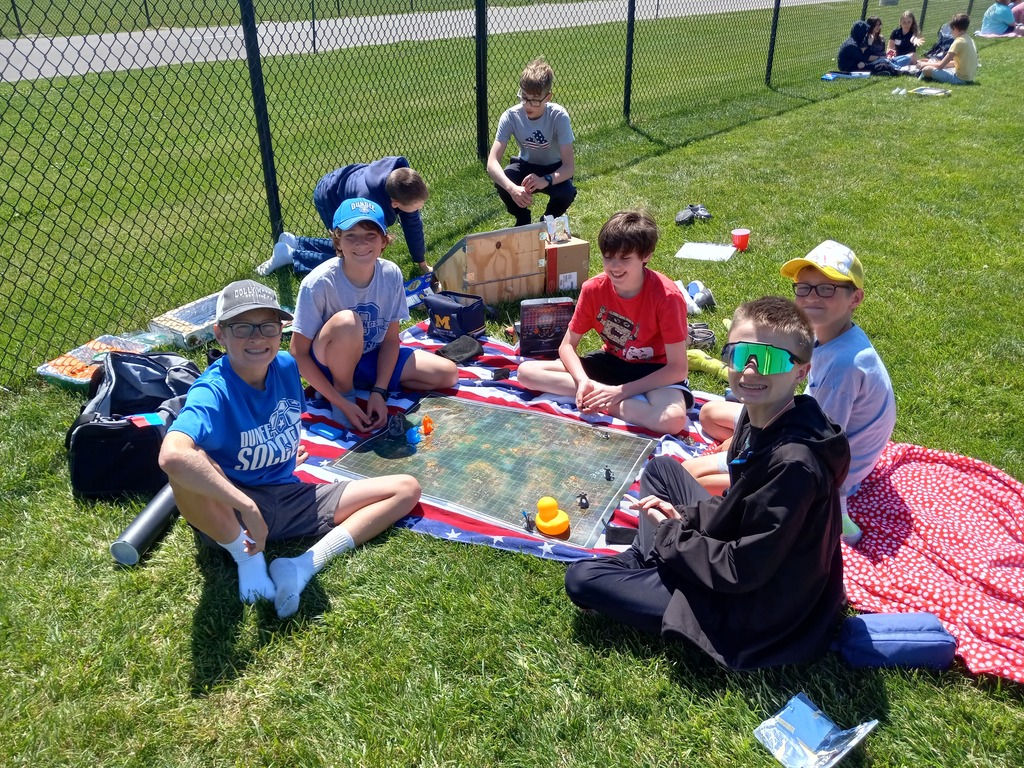 Students testing out their solar ovens at the solar cookout.