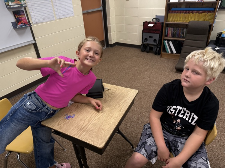 Welcome to 4th grade! We’re kicking off the year with creativity, kindness, and new friendships—starting with friendship bracelets!