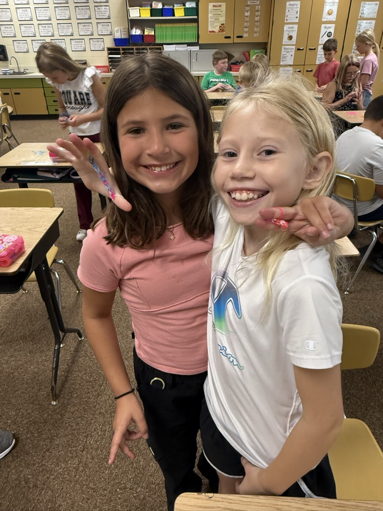 Welcome to 4th grade! We’re kicking off the year with creativity, kindness, and new friendships—starting with friendship bracelets!