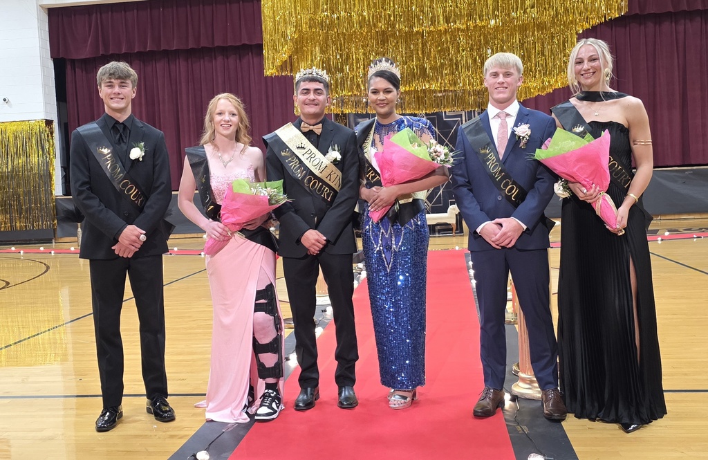 Prom candidates with winners 