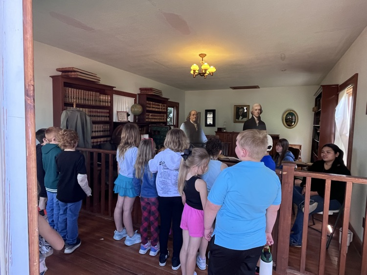students visiting the courthouse 