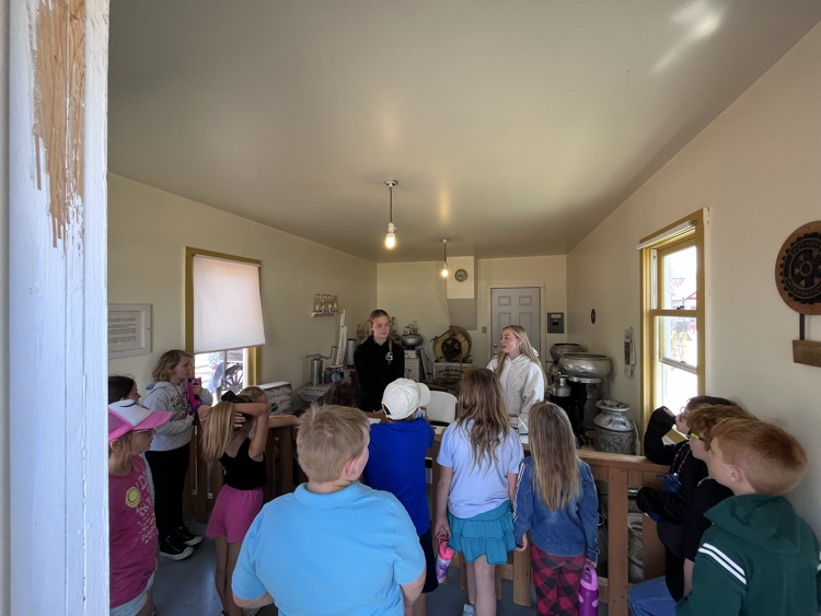 students visiting the creamery 