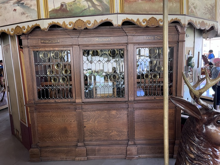 carousel music player