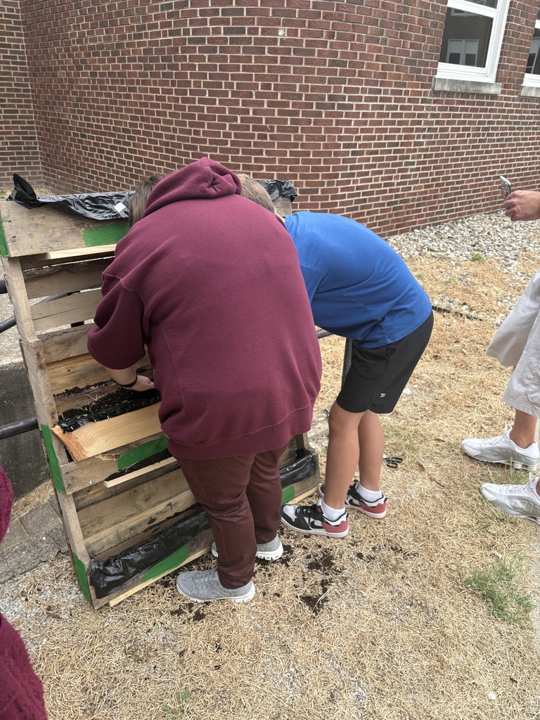 2 students planting their plants