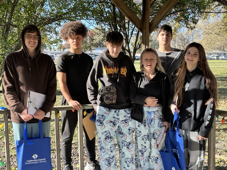 TSC Students doing an Outdoor Adventure Hunt