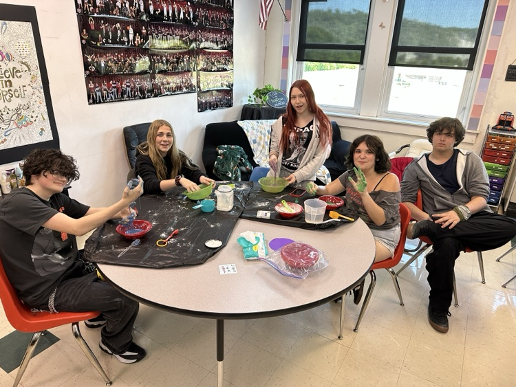 TSC students making oobleck during Power Hour group