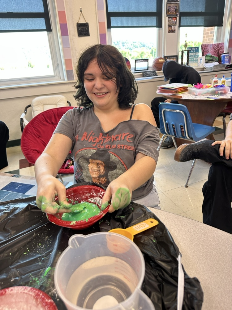 TSC students making oobleck during Power Hour group.