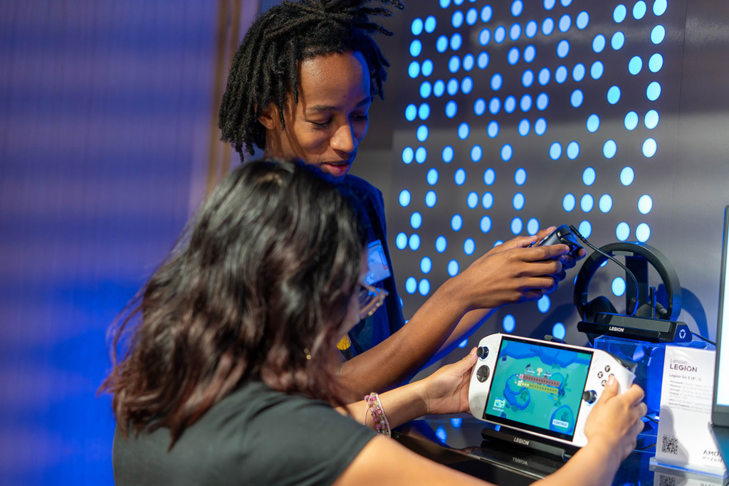 Students playing around with Lenovo tech