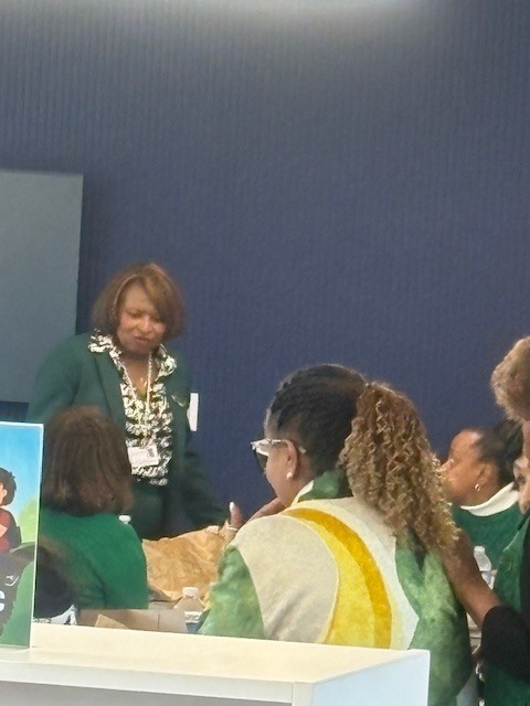 Dr. Arrington speaking to the Triangle Links