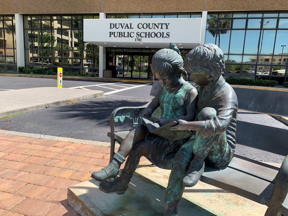 Image of front exterior of the district's headquarters