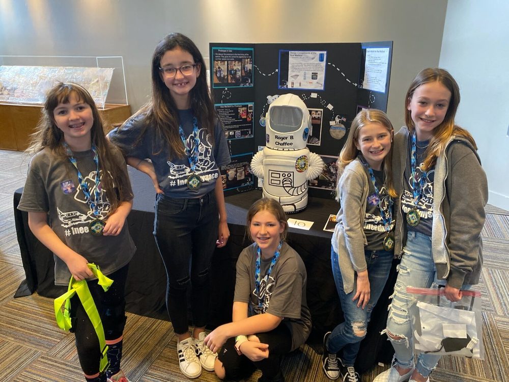 5 students in front of their project