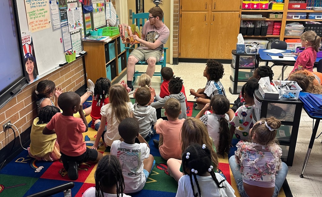 Dad reading to a KG