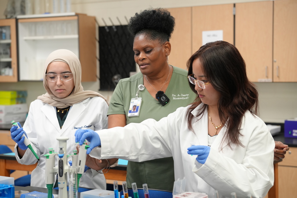 Dr. Adrianna Davis teaching at Darnell-Cookman School of the Medical Arts