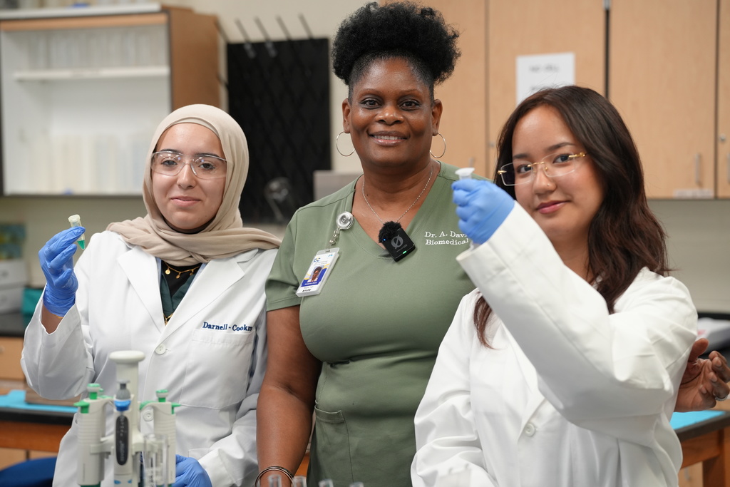 Dr. Adrianna Davis teaching at Darnell-Cookman School of the Medical Arts
