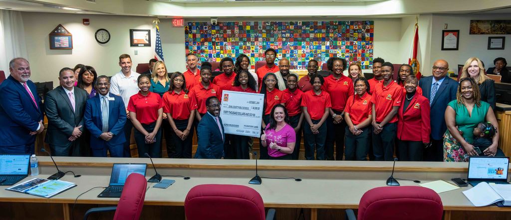 I'm A Star Foundation check presentation 