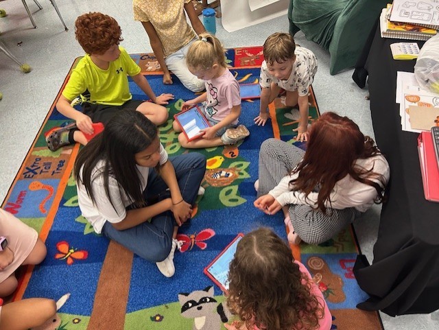 5th grade teaching Kindergarten to use Scratch, Jr.