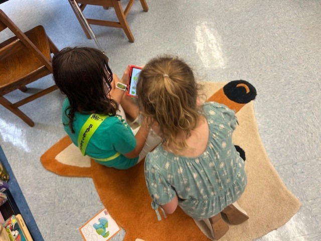 5th grade teaching Kindergarten to use Scratch, Jr.