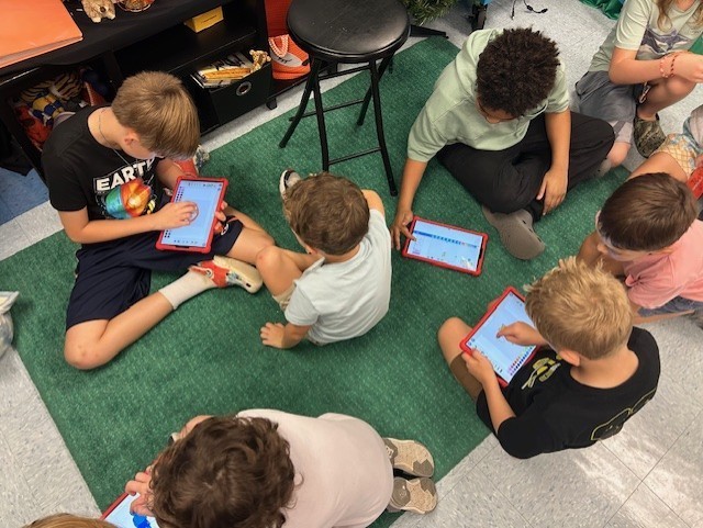 5th grade teaching Kindergarten to use Scratch, Jr.