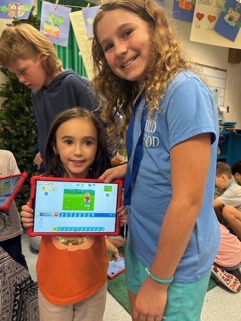 5th grade teaching Kindergarten to use Scratch, Jr.
