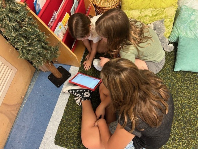 5th grade teaching Kindergarten to use Scratch, Jr.