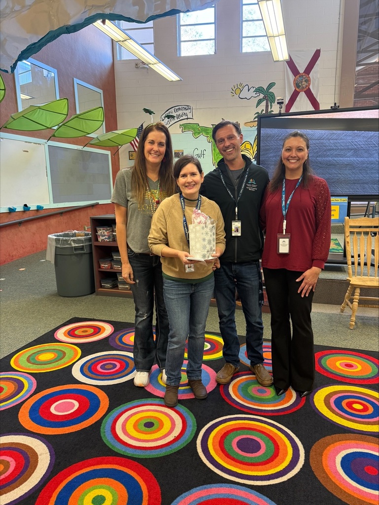 Ms. Perez is presented with the "Unsung Hero" award.