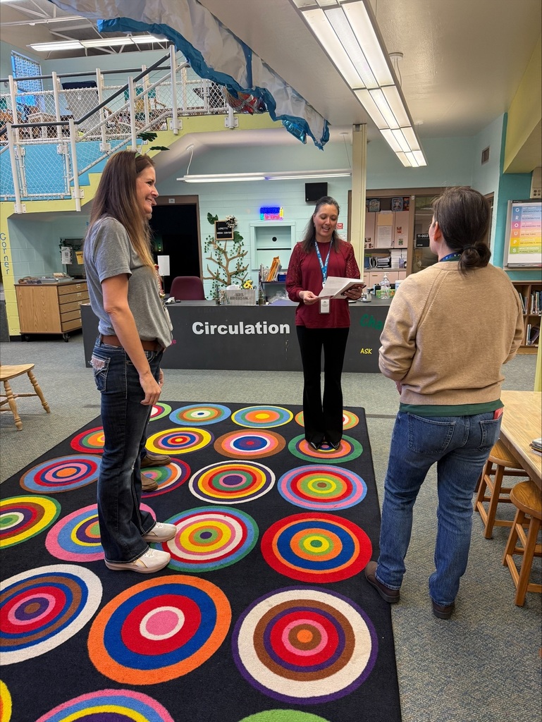 Ms. Perez is presented with the "Unsung Hero" award.