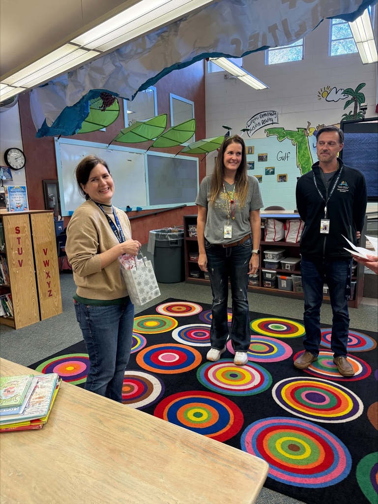 Ms. Perez is presented with the "Unsung Hero" award.