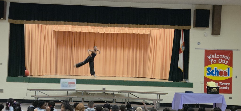 solo contemporary dancer