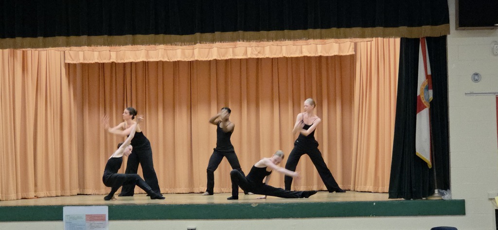 five girls dancing hip hop