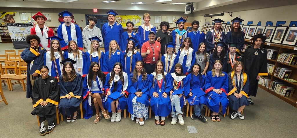 33 Graduating Seniors