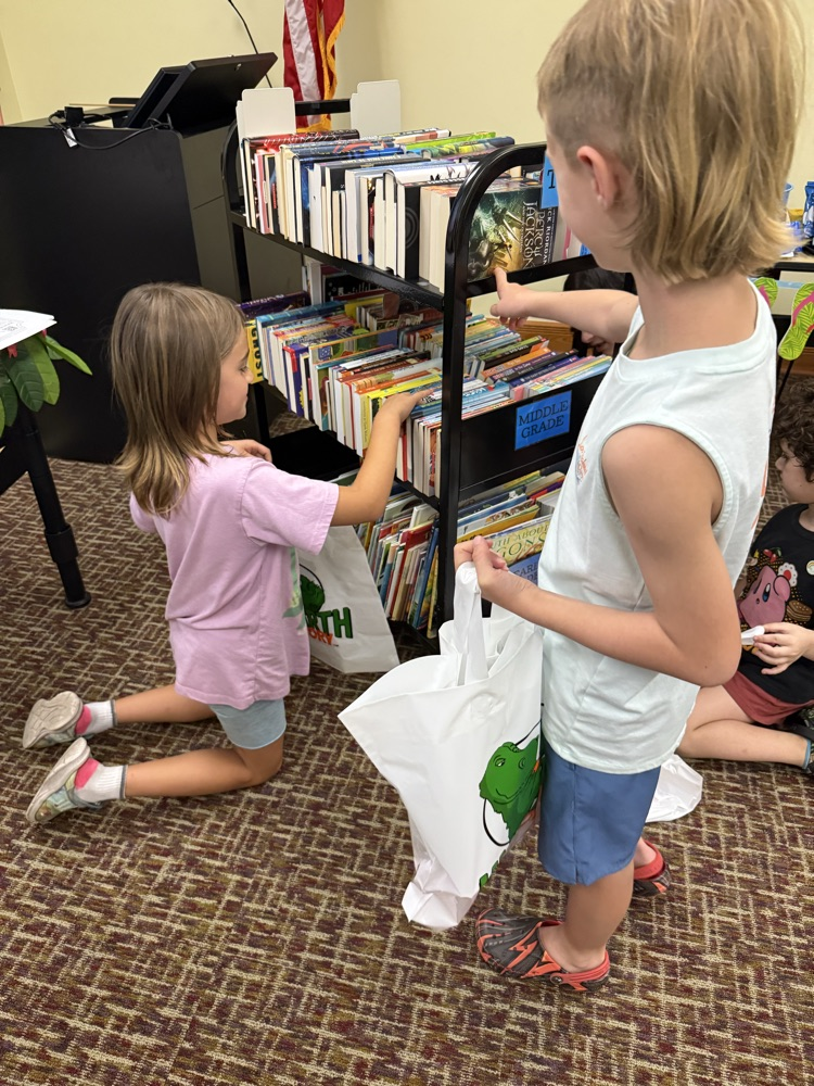 Students selecting books at Maxville library event