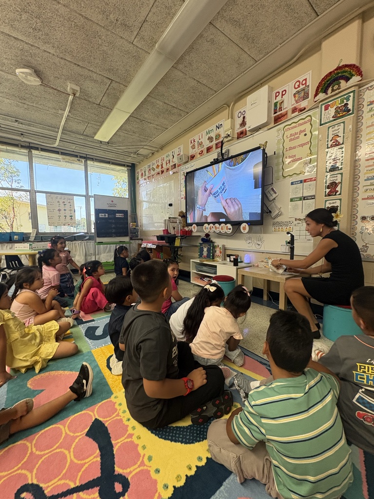 Ms. Salinas teaches a lesson to her students at Greenfield Elementary