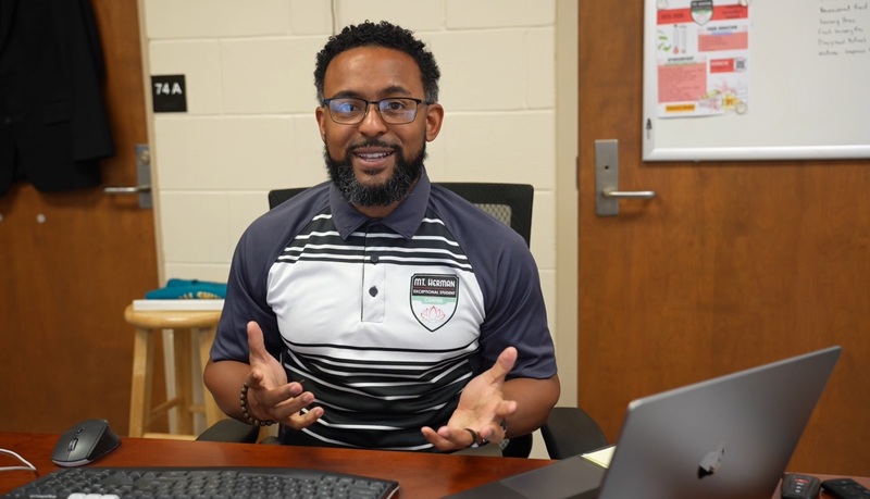 Principal Williams thanking the volunteers