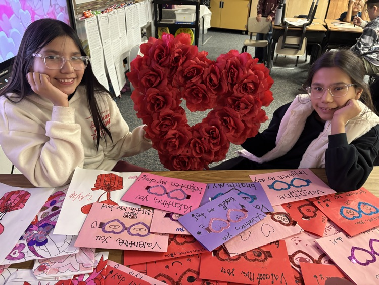 Alexa and Bella Anderson