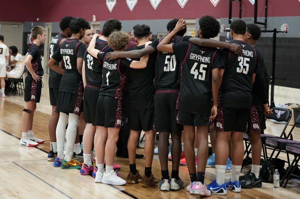 basketball boy huddle