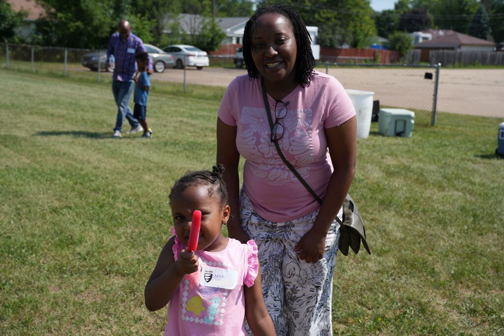 mom and daughter