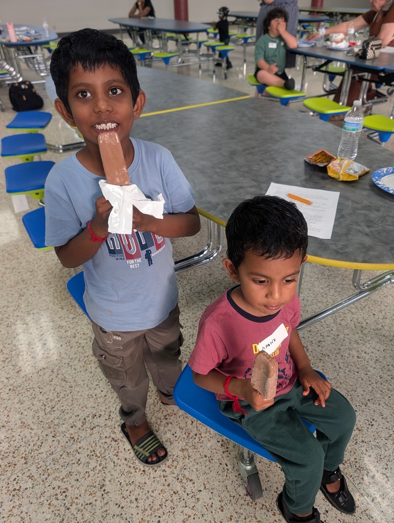 kids eating ice cream
