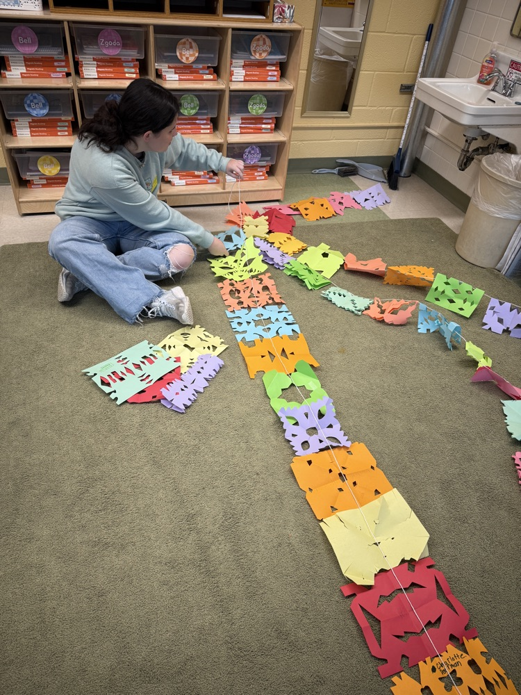 Putting together the Fourth graders “papel picado” or cut decorative papers.