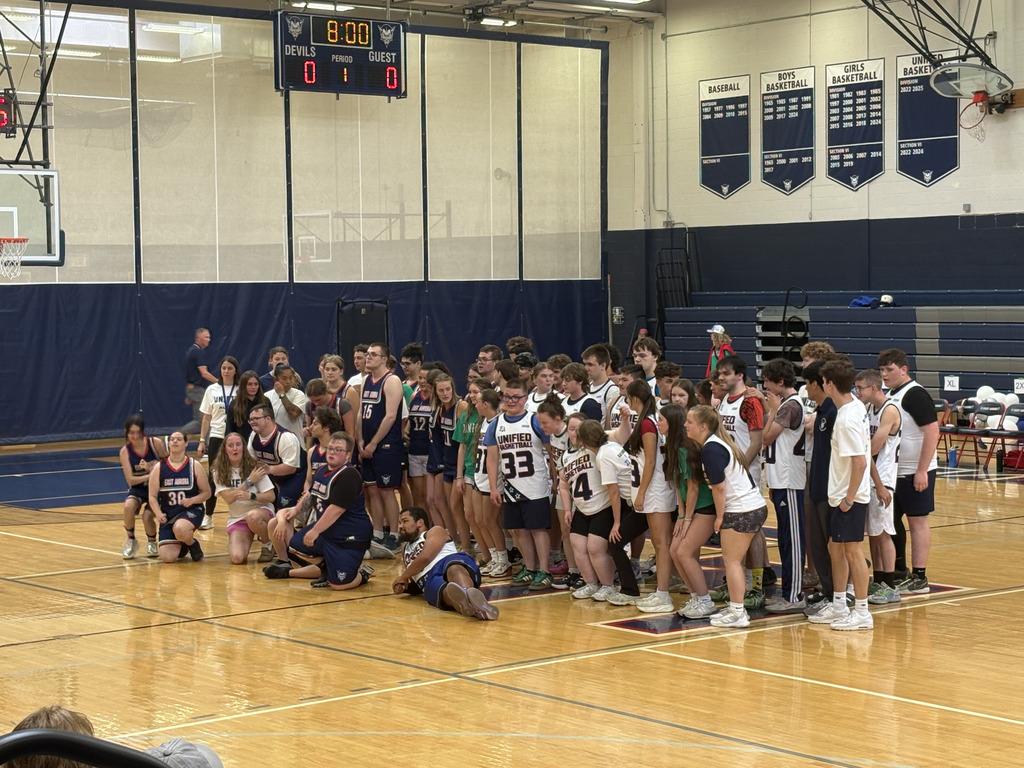 all the unified players posing for a group picture on the court