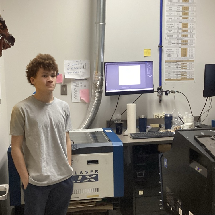 student printing dog tag in DDP
