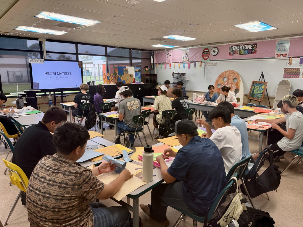Students in Art 1 working on assignment.