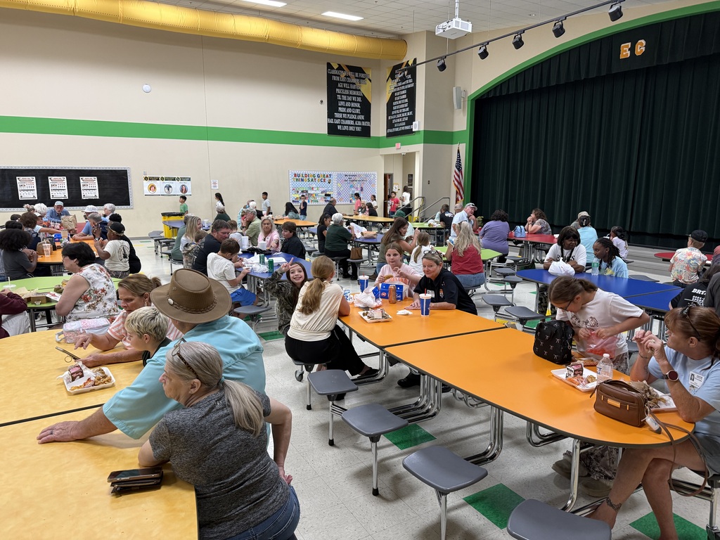Grandparents and students having lunch together
