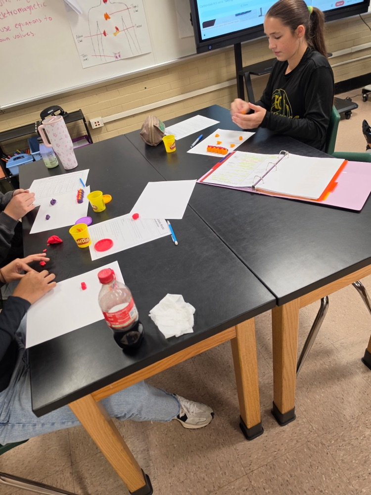 students using modeling clay 