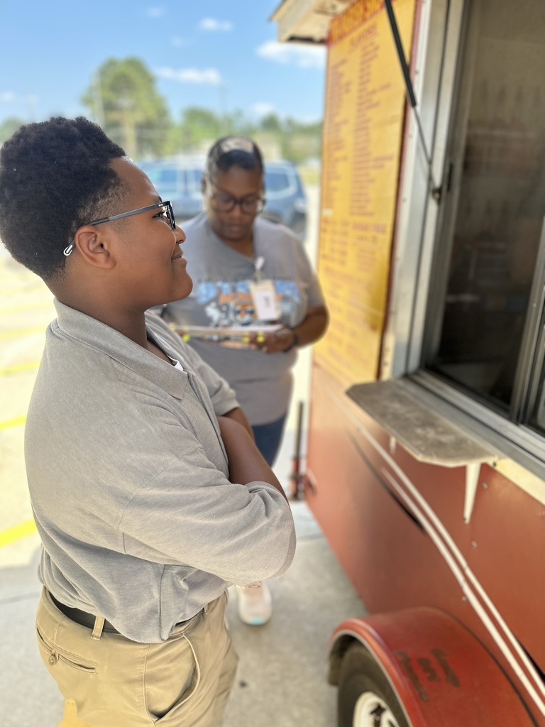 Student orders a snoball.